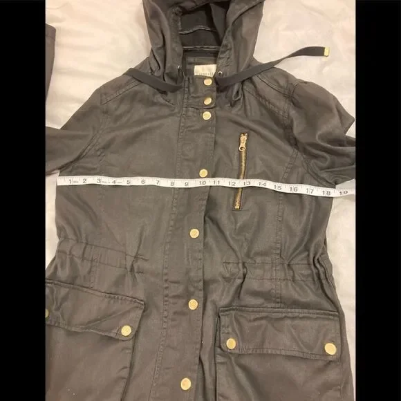 Forever 21 Black Cinch Waist City Zipper Jacket W Hood & Gold Accents S - Picture 11 of 12